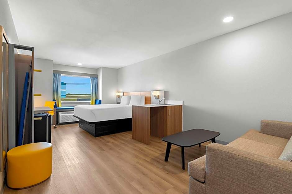 Microtel Inn & Suites by Wyndham Tulsa  Catoosa/Route 66