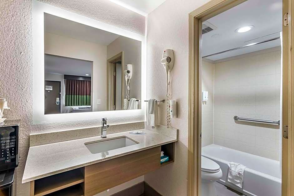 Quality Inn & Suites Athens University Area