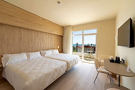 SUPREME SEA VIEW 2 ADULTS + 2 CHILDREN