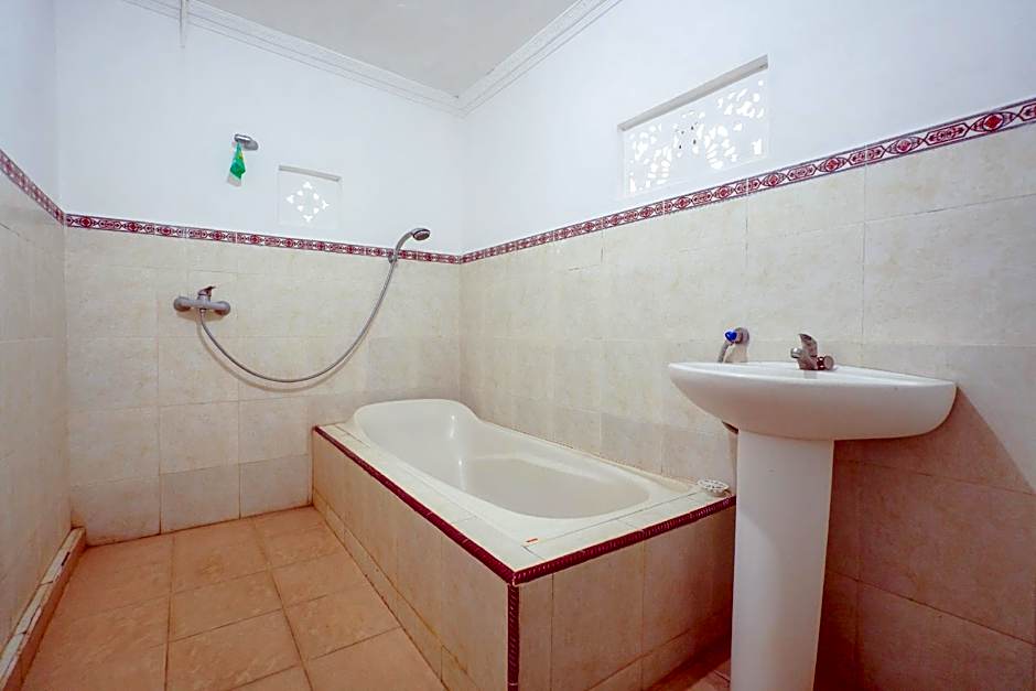 Tebluess Guesthouse Gianyar RedPartner