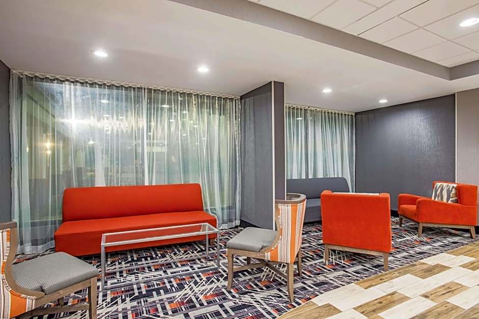 La Quinta Inn & Suites by Wyndham DC Metro Capitol Beltway