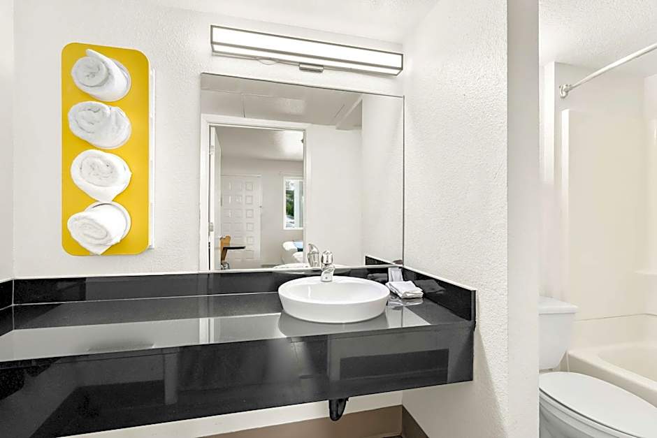 Studio 6 Suites Carpinteria, CA Santa Barbara South