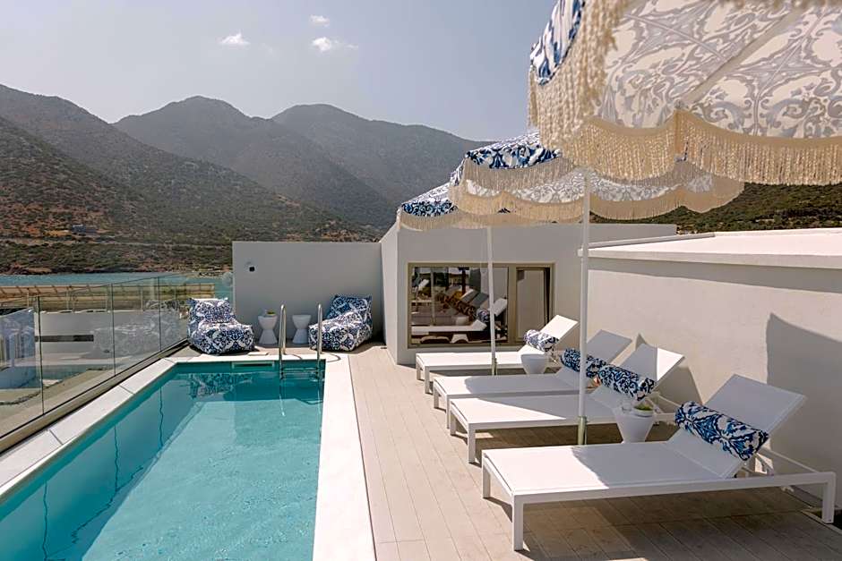 Golden Luxury Suites