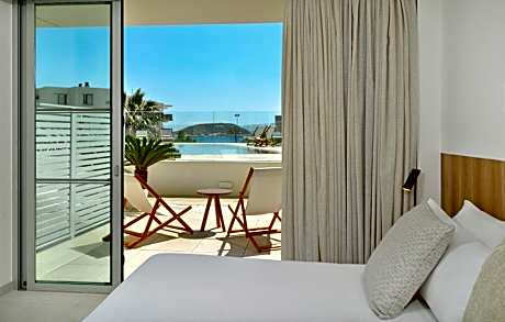 The Loft with Swimup