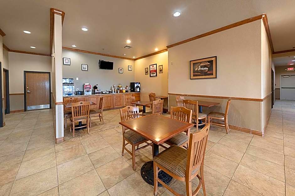 Econo Lodge Inn & Suites