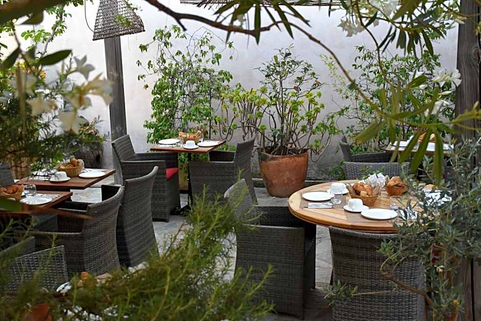 Hôtel Restaurant Petra Cinta