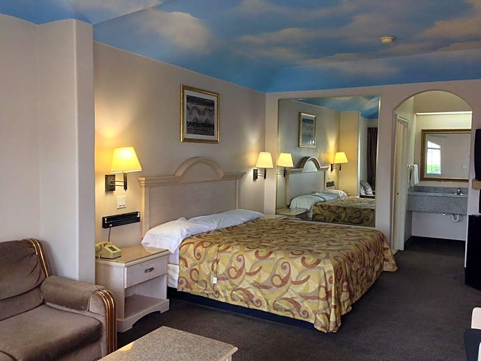 Camelot Inn &amp; Suites Highway 290/NW Freeway