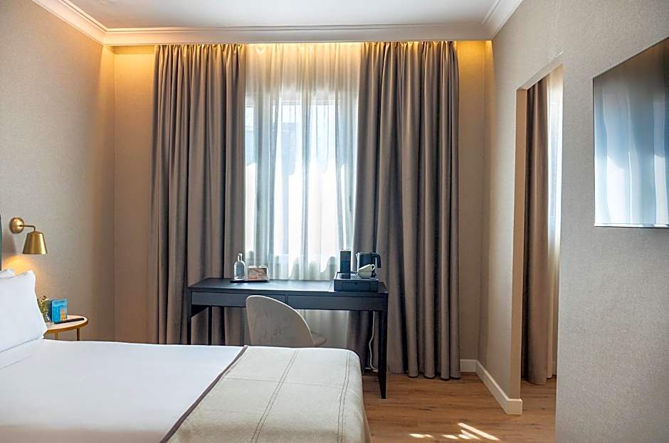 Tres Torres Atiram Hotels