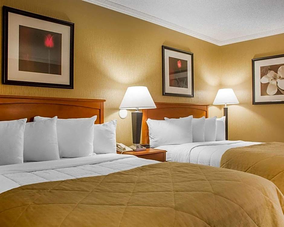 Clarion Hotel & Suites Riverfront