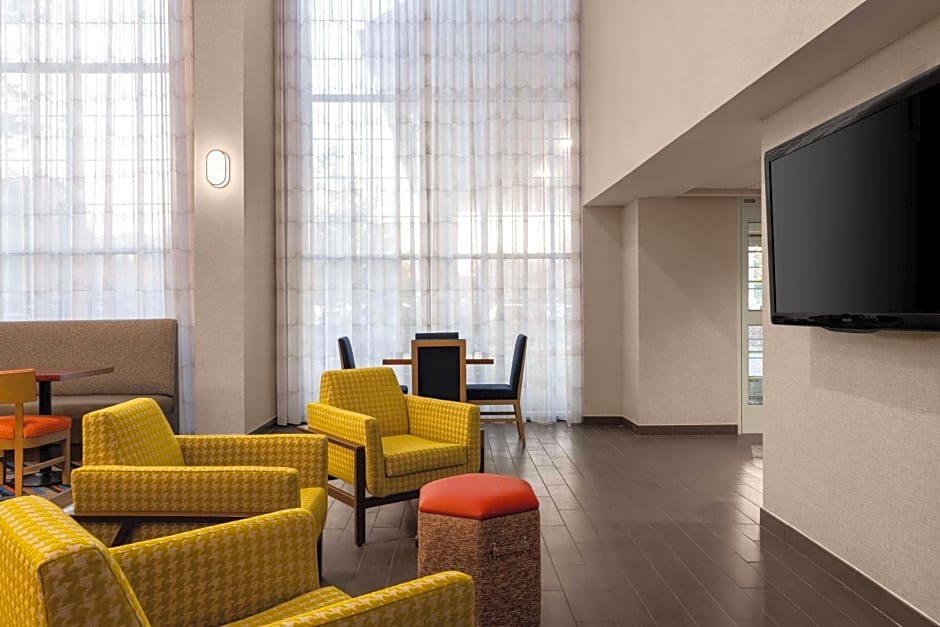 Hampton Inn By Hilton & Suites Williamsburg Square