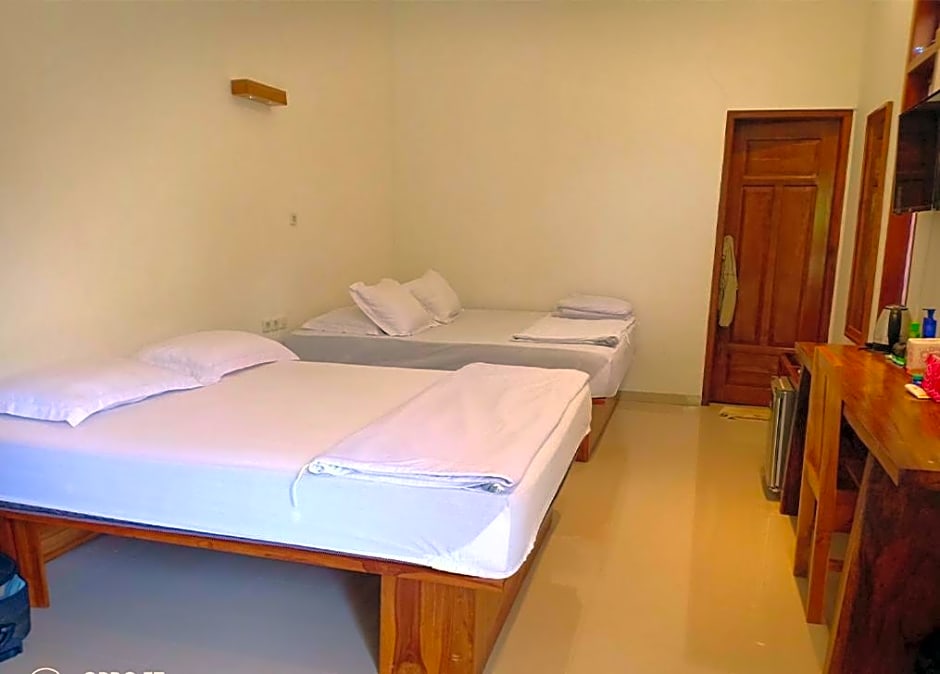 Rumah Mertua Pulau Merah