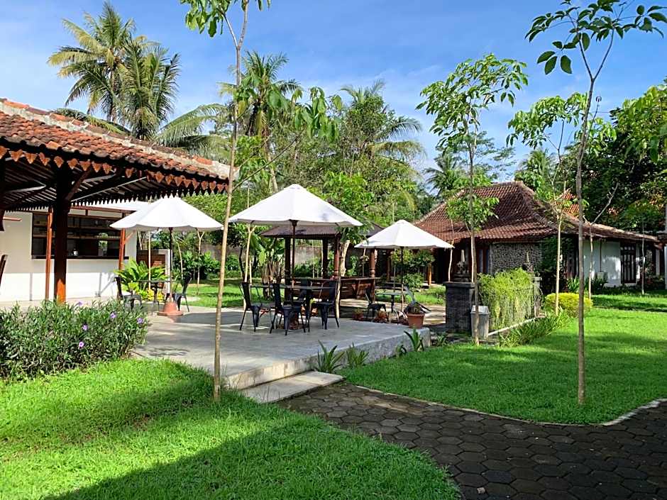 The Nalaya Hotel & Resto