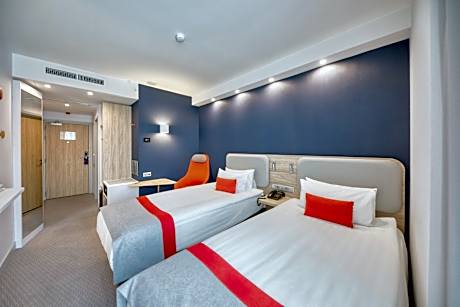 2 Single Standard with Free Breakfast