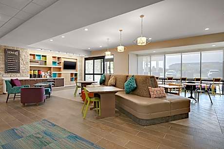 2 Queen Mobilty/ Hearing Access Tub Studio Ns