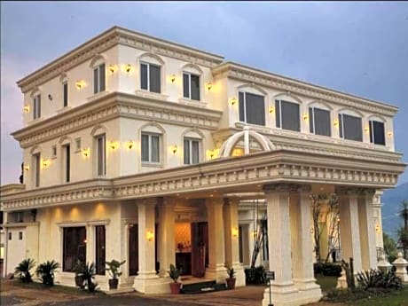 Rizen Premiere Hotel