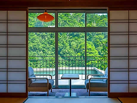 Old Wing Regular Floor Economy, Japanese-Style
