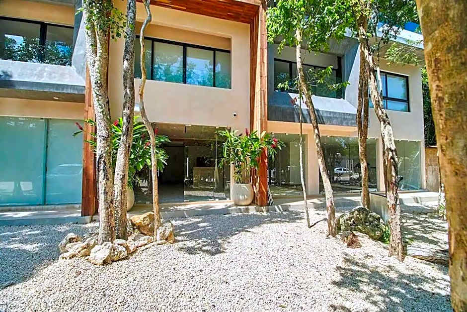 Frida's Artsy Condo with own mural, outdoor tub & rooftop pool