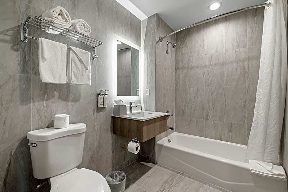 Holiday Inn Express And Suites Bronx NYC By IHG