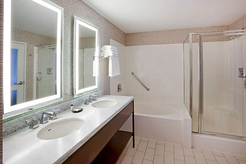 Sheraton St. Paul Woodbury Hotel