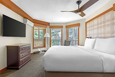 One-Bedroom Premier King Suite with Sofa Bed