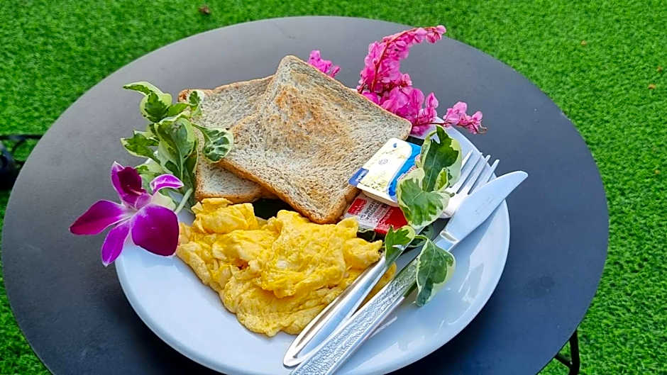 Khao Sok Royal Bamboo Hostel