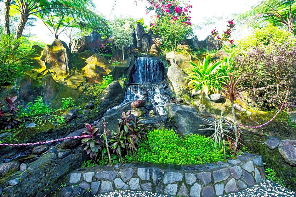 OYO HOMES 91242 Desa Wisata Cibuntu Kuningan Syariah