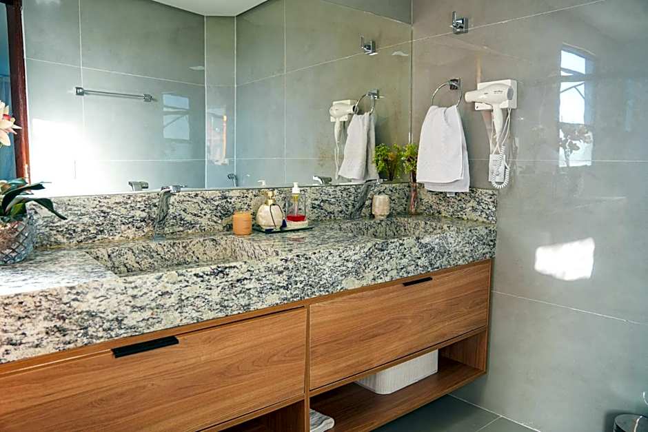 Casa em Milagres/AL | 3 suítes, vista-mar, piscina