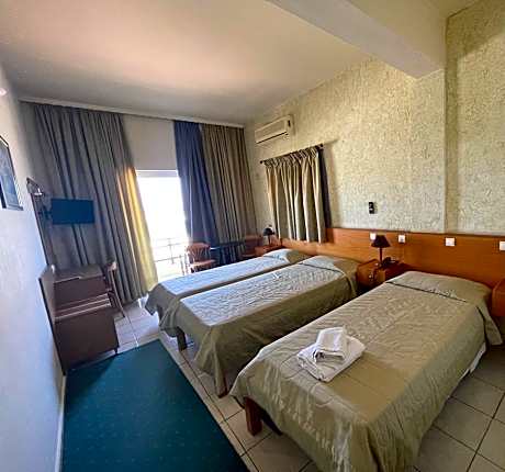 Triple Room with Sea View