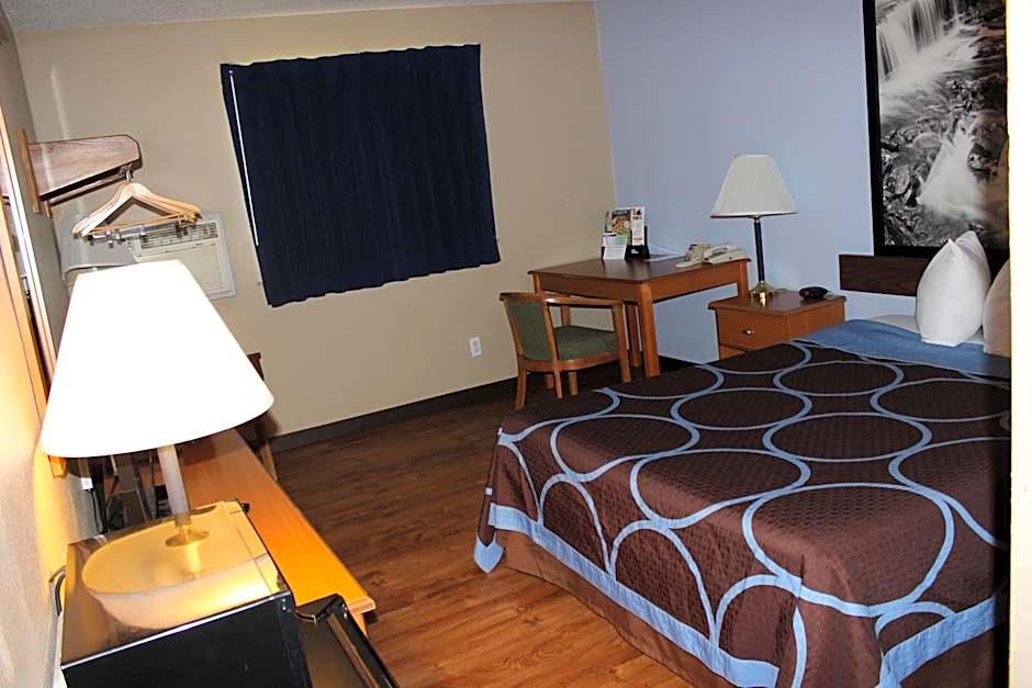 Super 8 by Wyndham East Stroudsburg/Poconos 