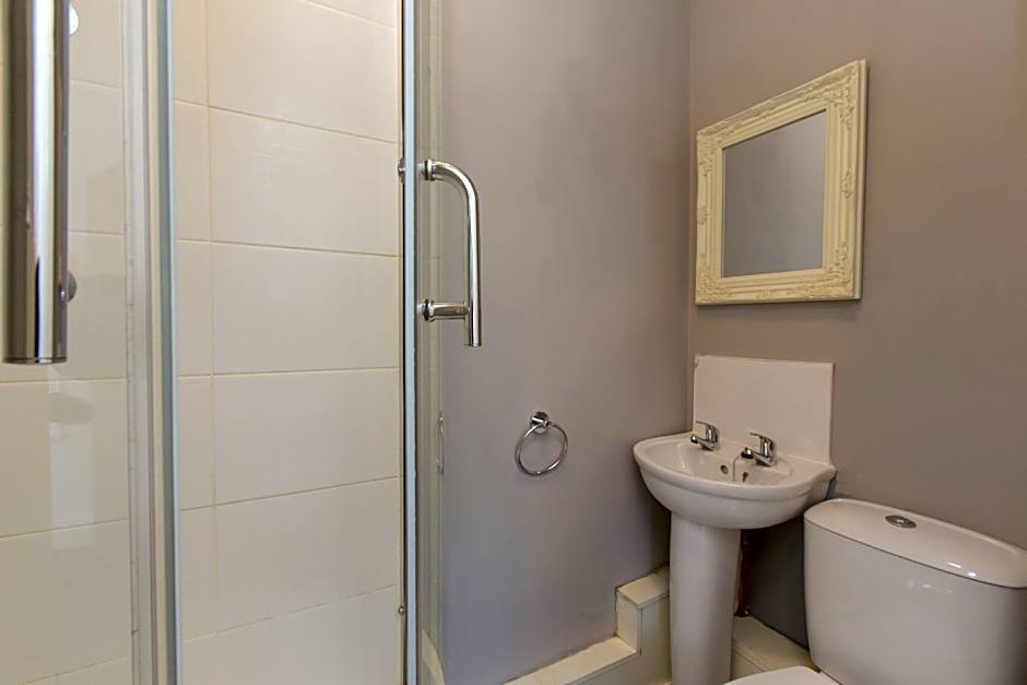 Townhouse @ 27 Electricity St Crewe