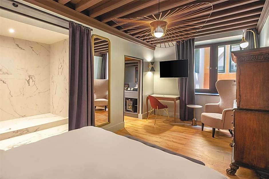Cour des Loges Lyon, a Radisson Collection Hotel