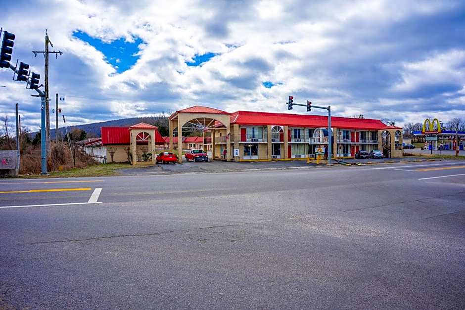 Ozark Junction mountain view by OYO