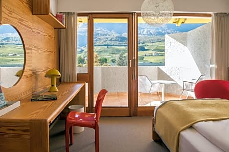 Double Room with Balcony and Lake View