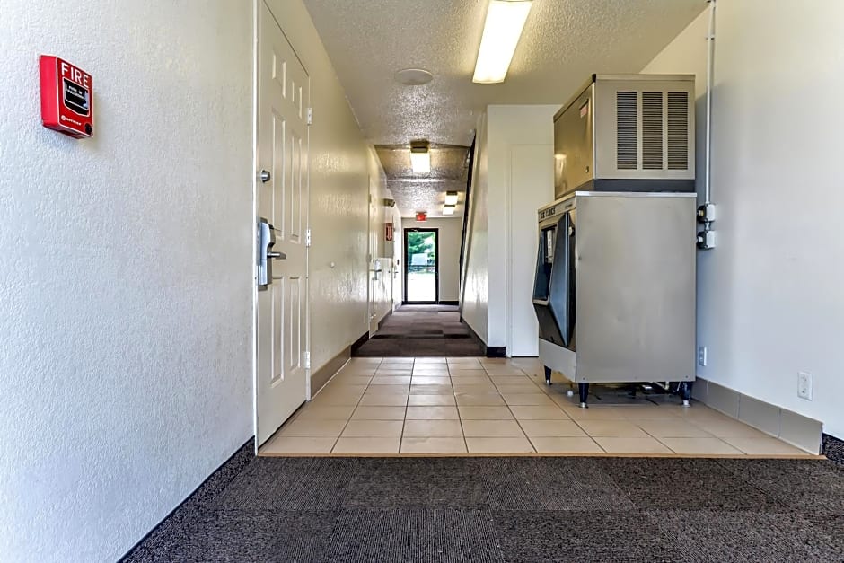 Motel 6-Saint Joseph, MO