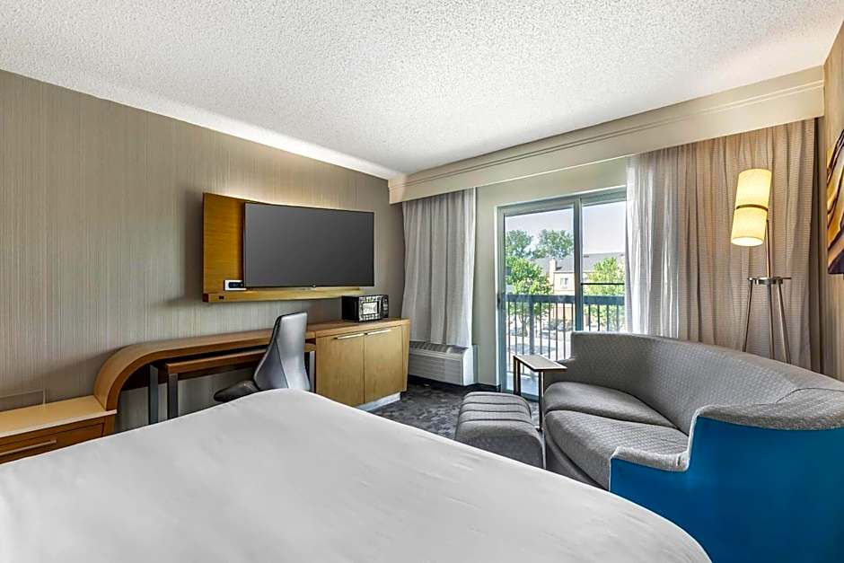 Comfort Inn & Suites Bethlehem Lehigh Valley Airport