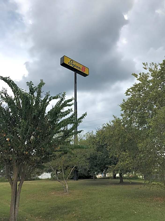 Super 8 by Wyndham Slidell