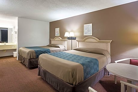 2 Queen Beds, Smoking