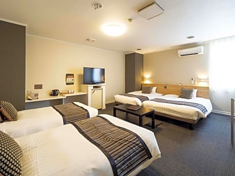 Quadruple Room - Non-Smoking