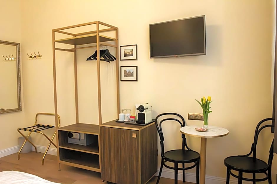 City Pension Stephansplatz I Self Check In I AC in all rooms