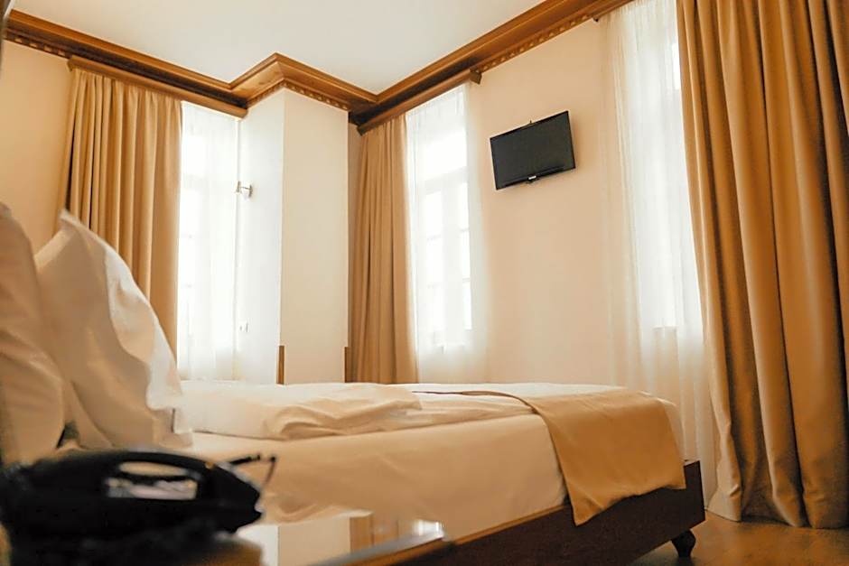 Hotel Argjiro