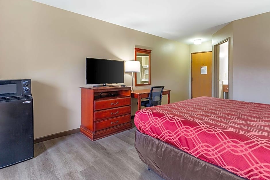 Econo Lodge Inn And Suites