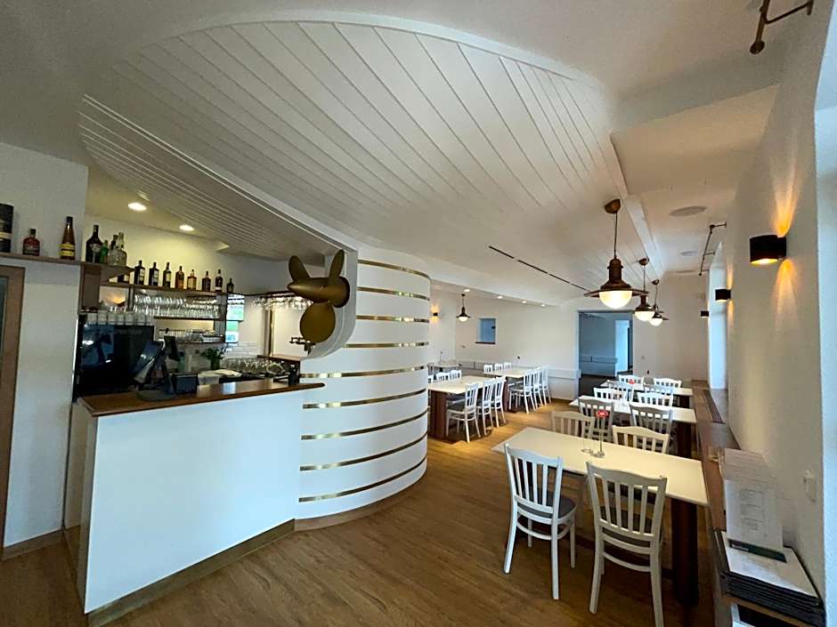 Hotel Laguna & restaurant