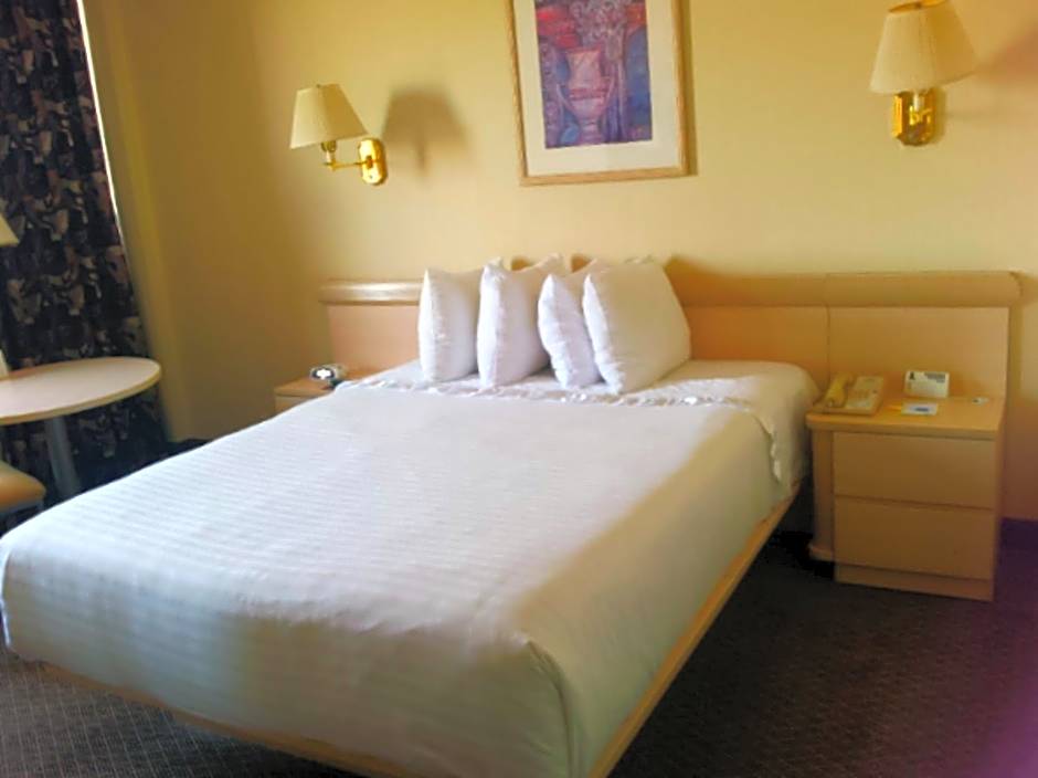Ramada by Wyndham North Bergen