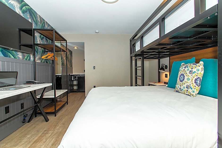Magnolia Tree Hotel