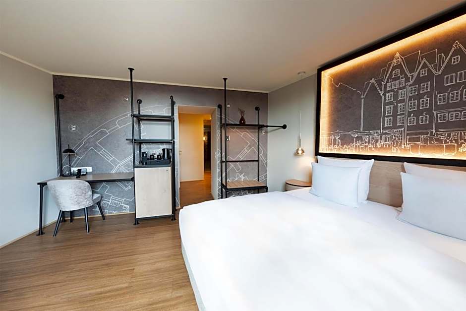 Wasserturm Hotel Cologne, Curio Collection by Hilton