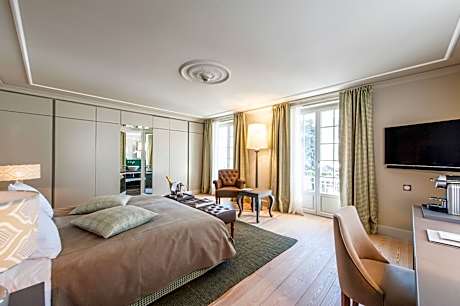 Double Room with Mountain View and Balcony