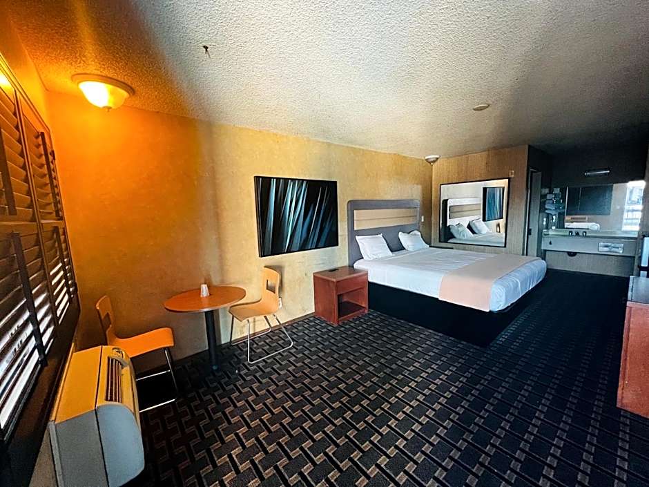 Casa Playa Inn & Suites Stanton Anaheim Area