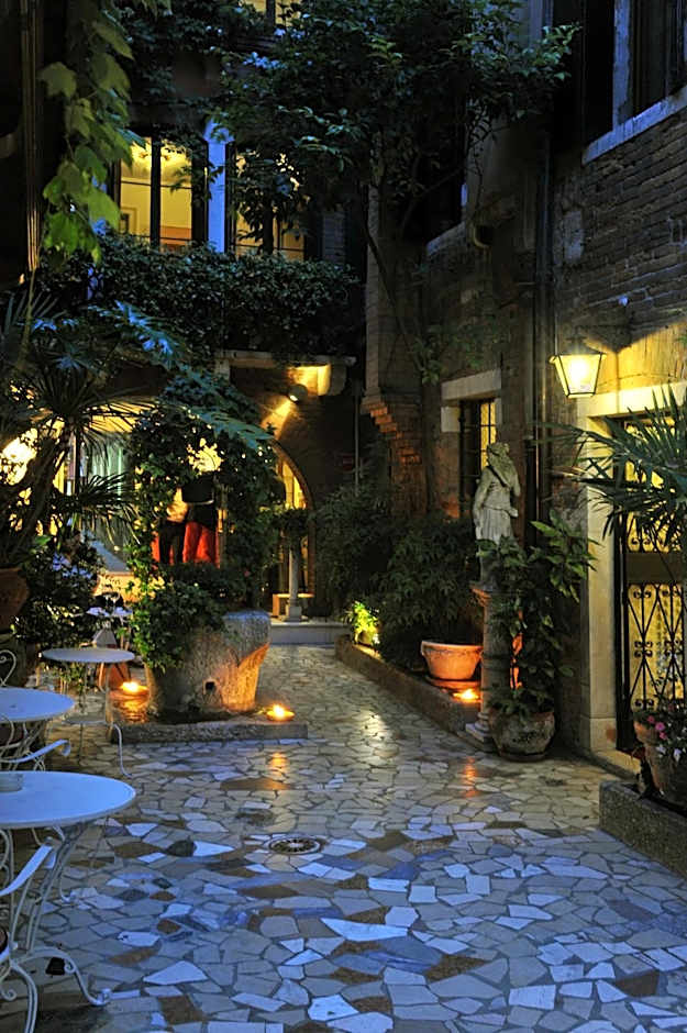 Hotel Flora - By Romanelli Family