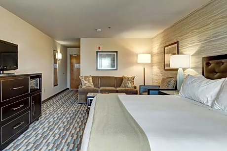1 King Bed Suite Mobil Access Roll Shwr