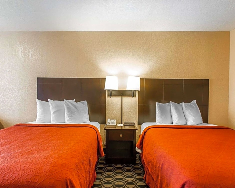 Quality Inn Ada near University